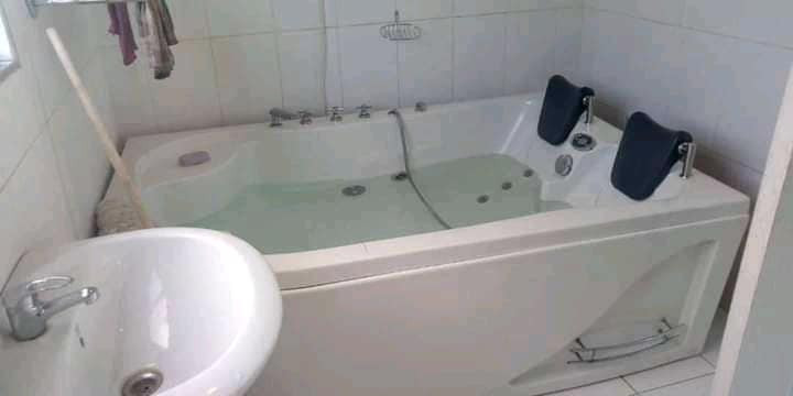 phi-executive-three-bedroomed-master-big-3