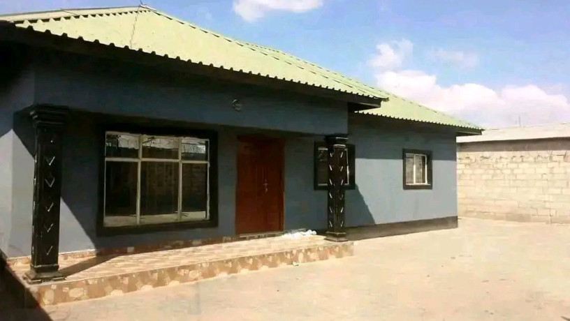 3-bedroom-house-in-makeni-villa-big-0