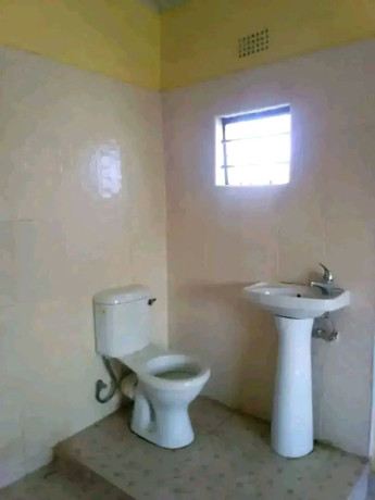 3-bedroom-house-in-makeni-villa-big-2