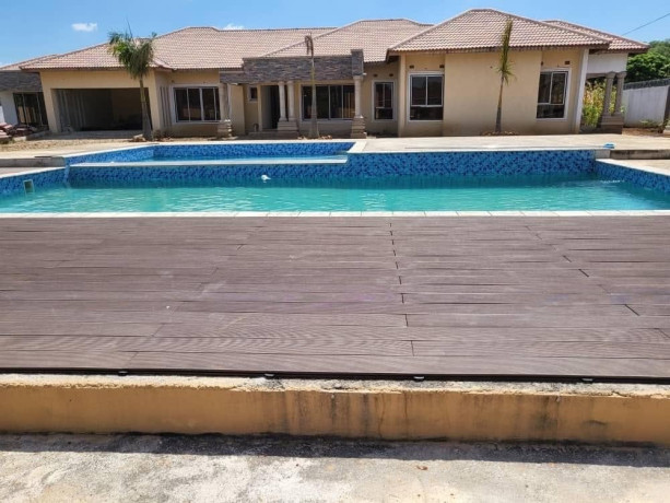 4-bedroom-flats-for-sale-in-lilayi-estate-big-1