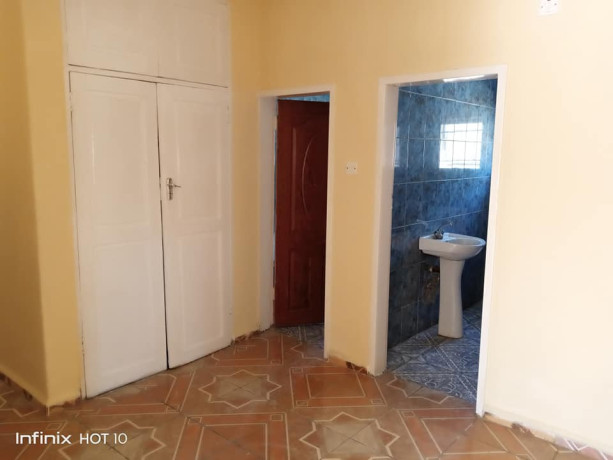 3-bedroom-flat-for-rent-in-makeni-big-3
