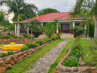 Luxurious 4 Bedroom House in Livingstone