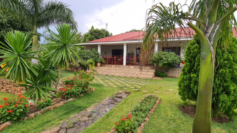 luxurious-4-bedroom-house-in-livingstone-big-1