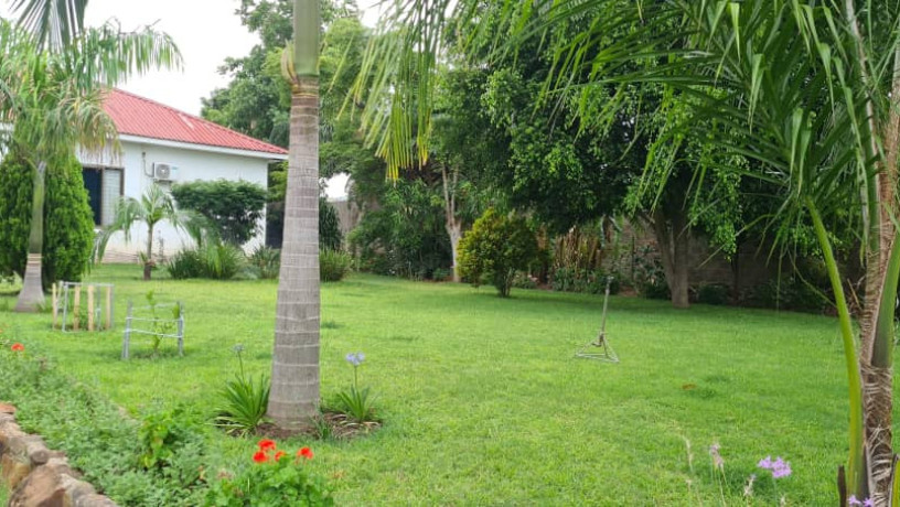 luxurious-4-bedroom-house-in-livingstone-big-4