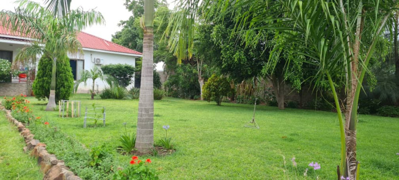 luxurious-4-bedroom-house-in-livingstone-big-4