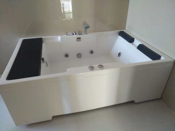 luxurious-7-bedroom-house-in-ibex-meanwood-big-2