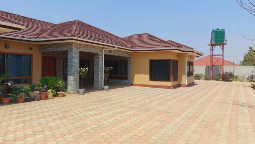 5-bedroom-stand-alone-house-with-2-bedroom-cottage-for-sale-in-new-kasama-big-1