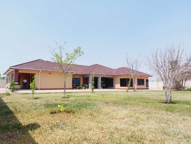 5-bedroom-stand-alone-house-with-2-bedroom-cottage-for-sale-in-new-kasama-big-2