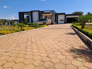 4 Bedroom House For Sale Off Leopards Hill