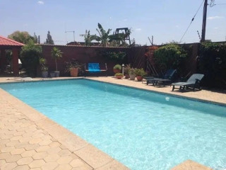 4-bedroom-apartment-for-rent-in-rhodes-park