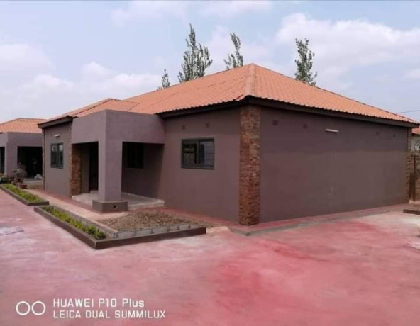 2x-3-bedroom-flats-for-sale-in-chalala-lusaka-big-7