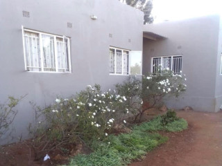 2 Bedroom Flats For Sale in Libala South