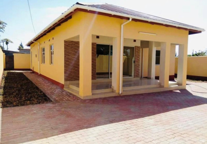 2-bedroom-house-for-rent-in-avondale-big-0