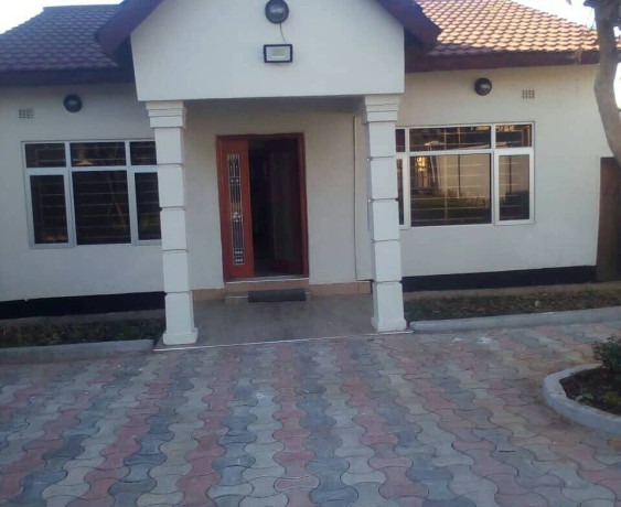 2-bedroom-house-for-rent-in-roma-big-8