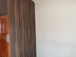 2 Bedroom House For Rent in Roma