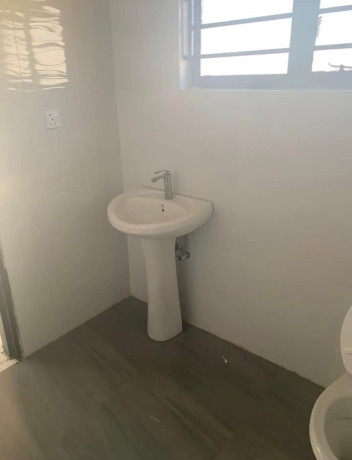 2-bedroom-flat-for-rent-in-meanwood-big-3