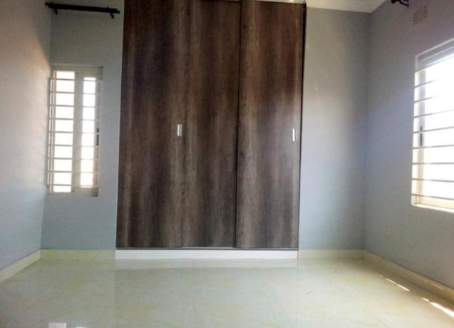 3-bedroom-flat-for-rent-in-meanwood-vorna-valley-big-4