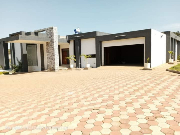 4-bedroom-flat-for-sale-in-njolwe-big-0