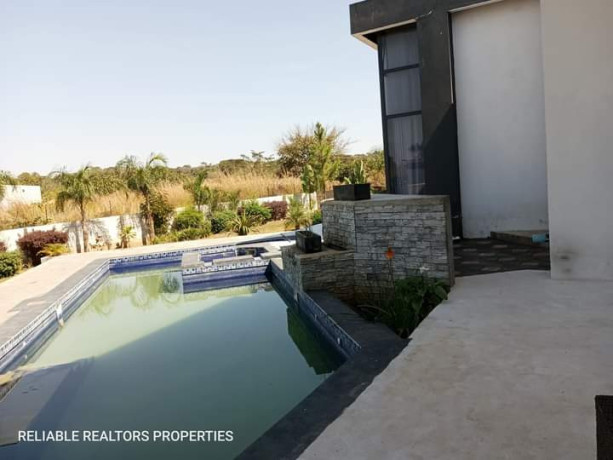 4-bedroom-flat-for-sale-in-njolwe-big-6