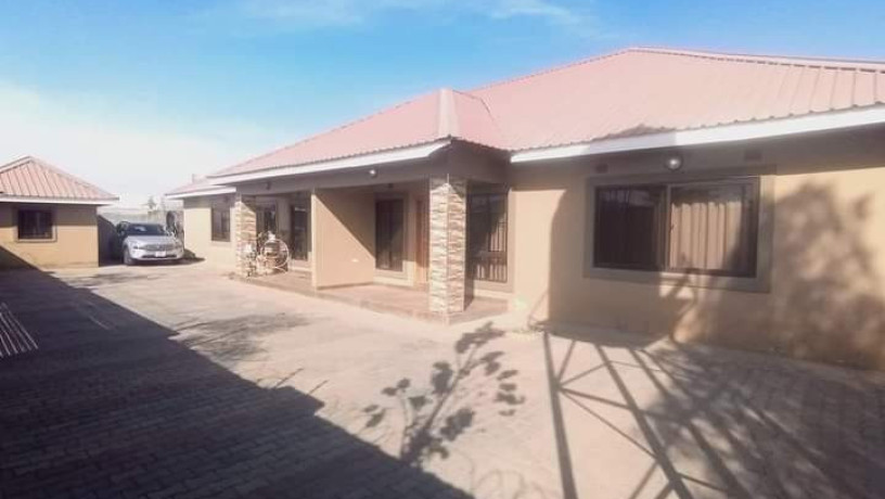 3-bedroom-flat-for-rent-in-meanwood-kwamwena-big-7