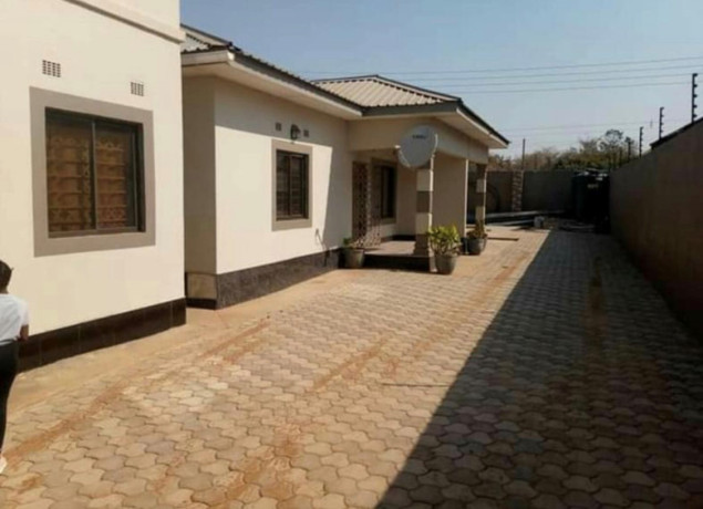 2-bedroom-flat-for-rent-in-meanwood-kwamwena-big-1