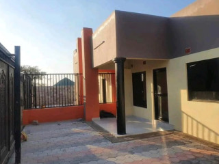 2 Bedroom Flat For Rent In Meanwood Kwamwena