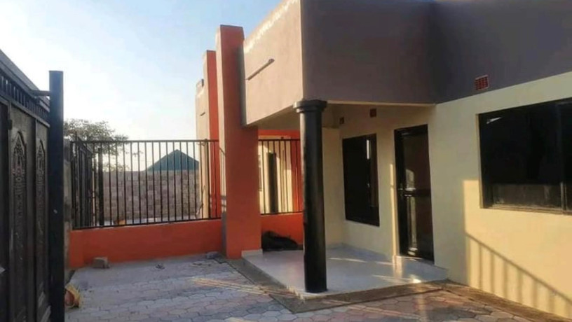 2-bedroom-flat-for-rent-in-meanwood-kwamwena-big-0