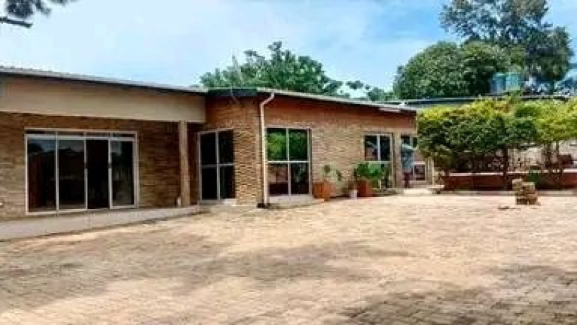 4-bedroom-house-with-swimming-pool-in-serene-environment-big-4