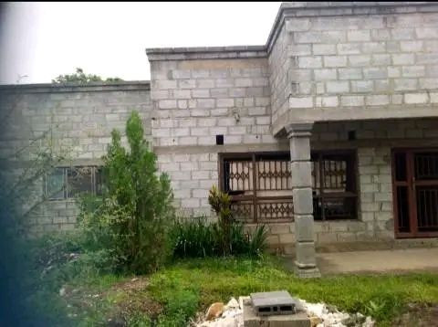 4-bedroom-house-in-chelston-obama-big-3