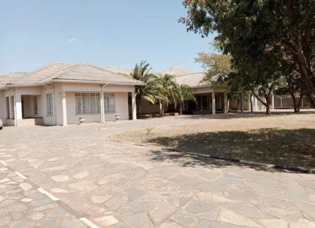 8-bedroom-house-for-sale-in-woodlands-big-0