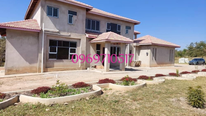 4-bedroom-double-storey-house-in-state-lodge-with-road-frontage-big-3