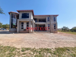 4-bedroom-double-storey-house-in-state-lodge-with-road-frontage
