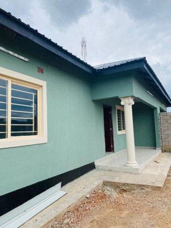 modern-two-bedroomed-semi-detached-house-big-0