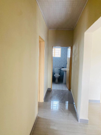 modern-two-bedroomed-semi-detached-house-big-4