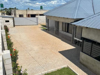 4 Bedroom Stand Alone House For Sale in Waterfalls