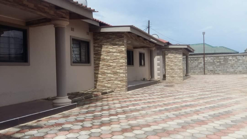 2-bedroom-flat-for-rent-in-chalala-big-2