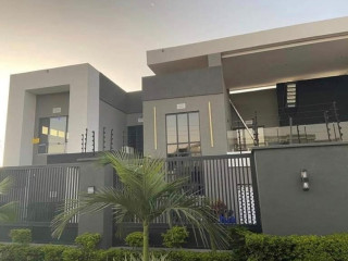 Beautiful 5 Bedroom House For Sale in Roma Park