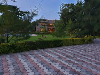 5-bedroom-house-for-sale-in-roma-park