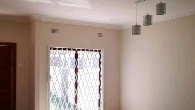 3-bedroom-flat-for-rent-in-kabulonga-big-4