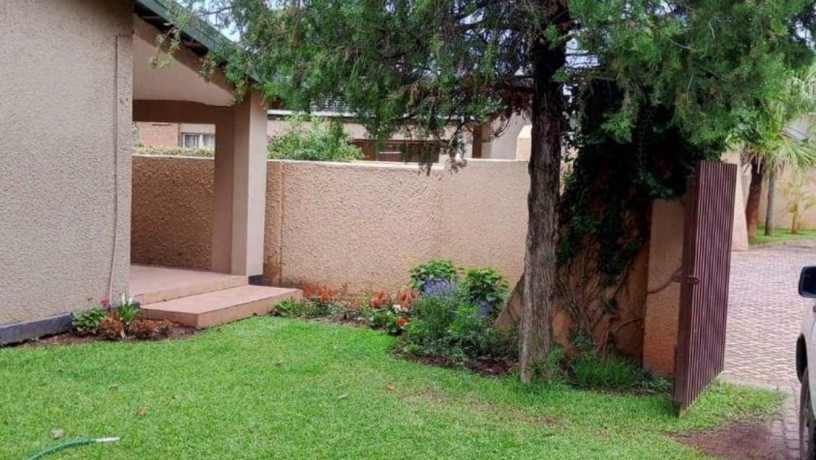 3-bedroom-flat-for-rent-in-kabulonga-big-5