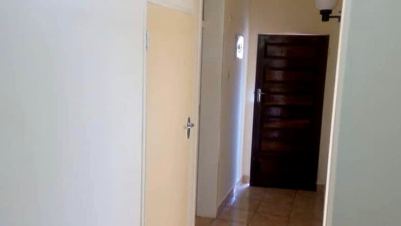 modern-3-bedroom-flat-in-kabulonga-big-3