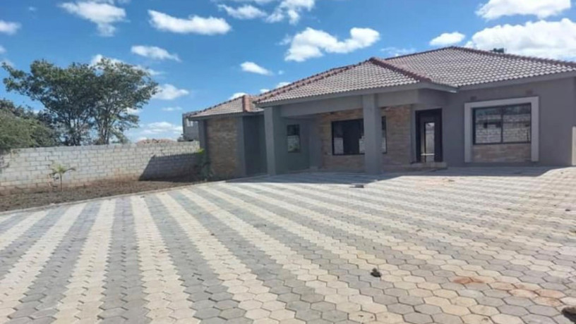 4-bedroom-house-for-sale-in-new-kasama-big-0