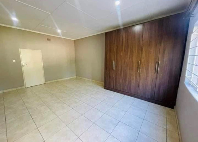 4-bedroom-house-for-rent-in-roma-big-2