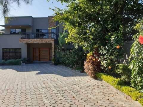 luxurious-5-bedroom-house-for-sale-in-roma-big-5