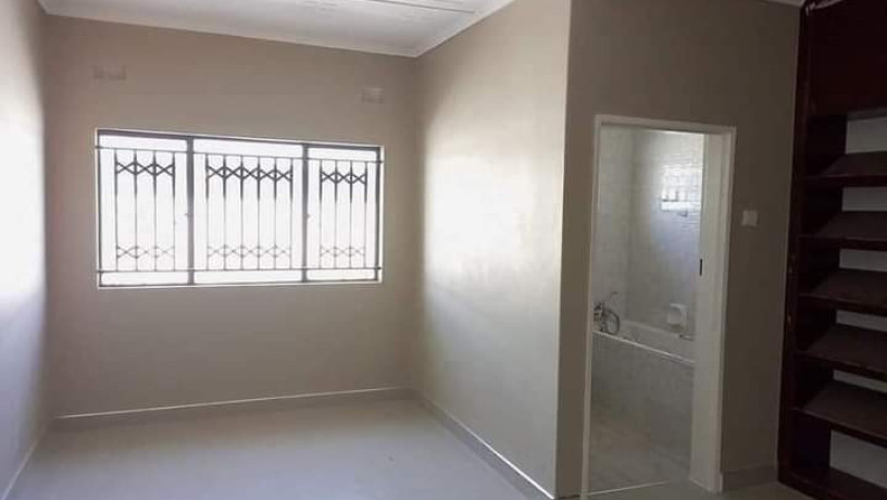 2-bedroom-flat-for-rent-in-chalala-big-7