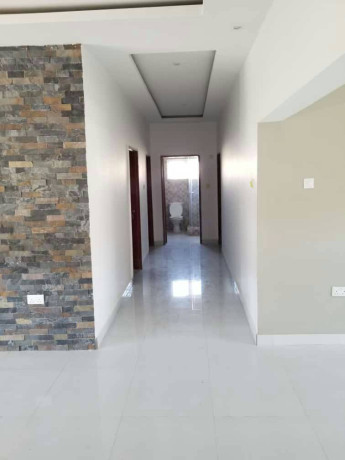 beautiful-3-bedroom-flat-for-rent-in-meanwood-ndeke-big-8