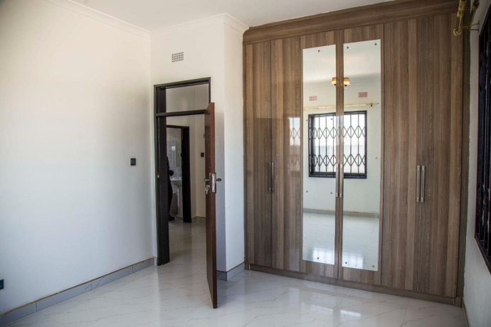 2-bedroom-flat-for-rent-in-meanwood-ndeke-big-5