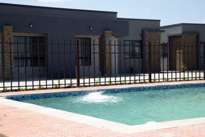 2-bedroom-flats-for-rent-in-meanwood-ndeke-big-3