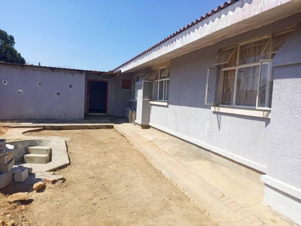 4-bedroom-house-for-sale-in-longacres-big-4