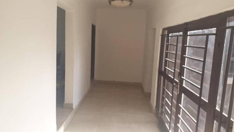 spacious-6-bedroom-house-for-sale-in-kalundu-big-2